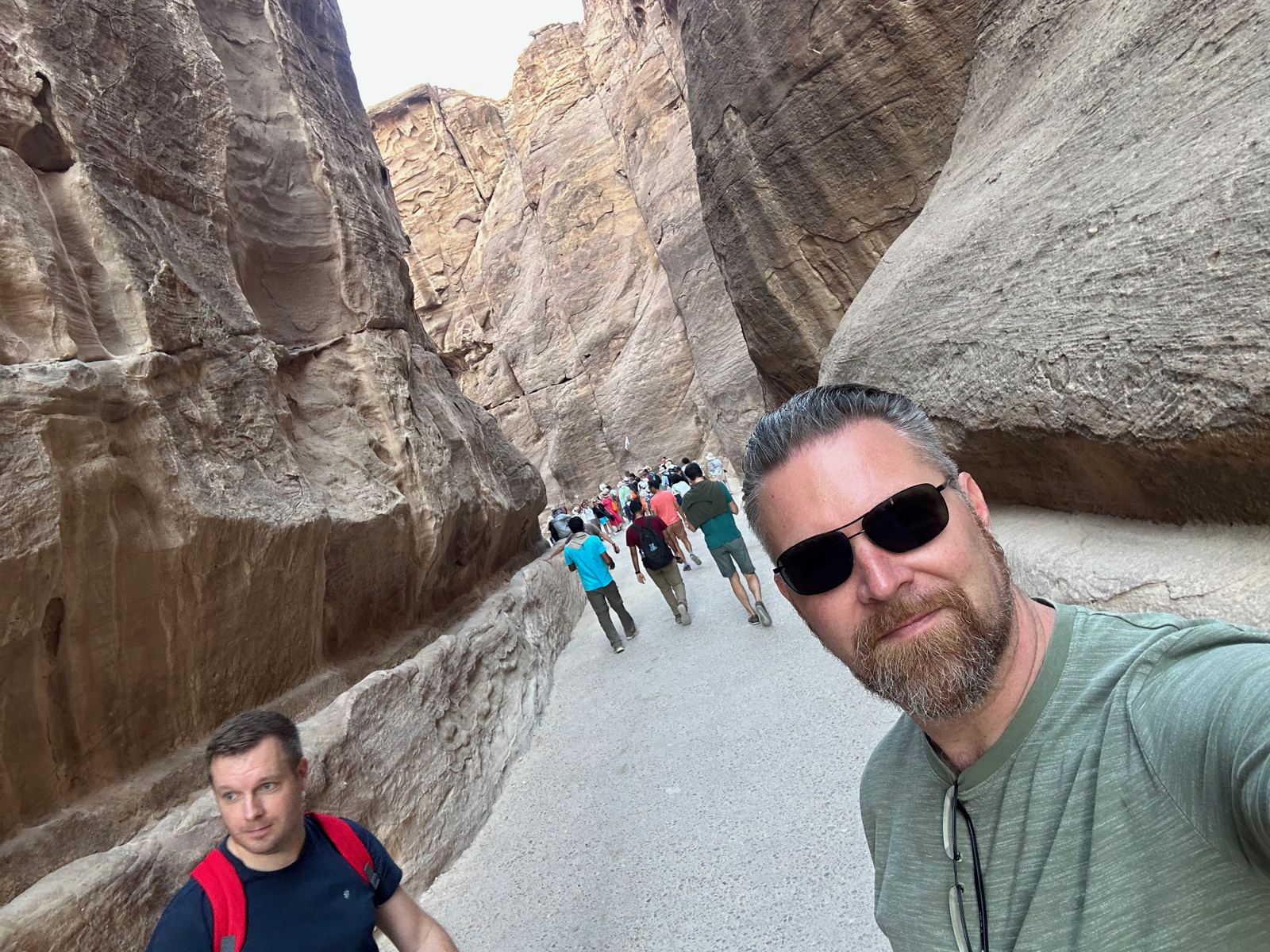 Dennis in der Felsschlucht nach Petra