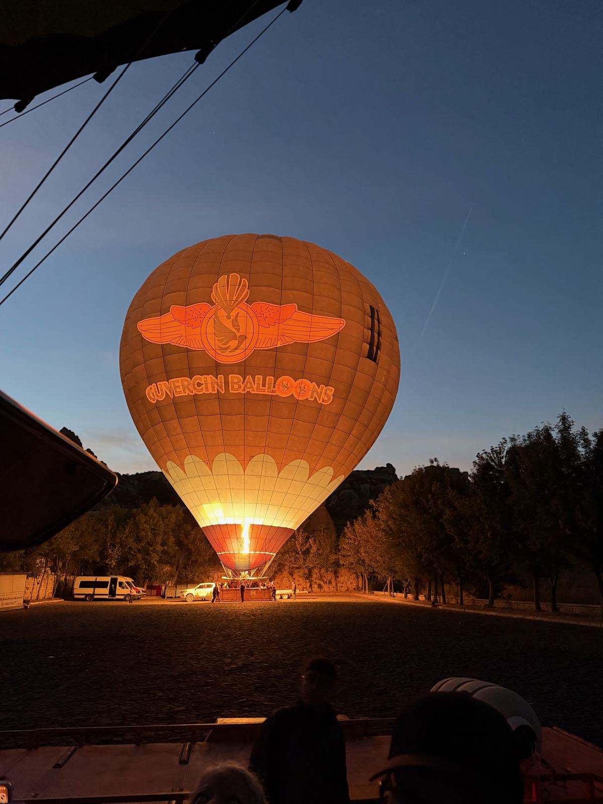 Brennender Ballon kurz vor dem Start